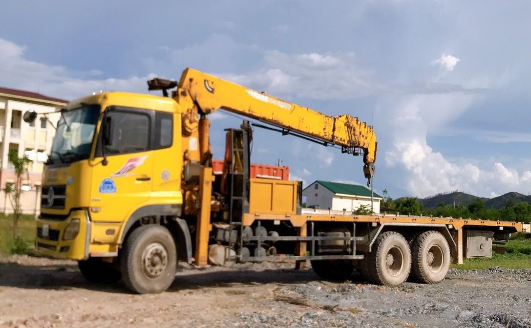 Xe cẩu phục vụ dịch vụ cho thuê thiết bị