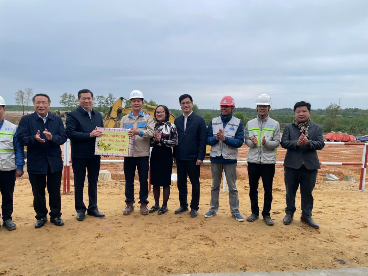 Lãnh đạo và đối tác tại công trường Hiệp Thành