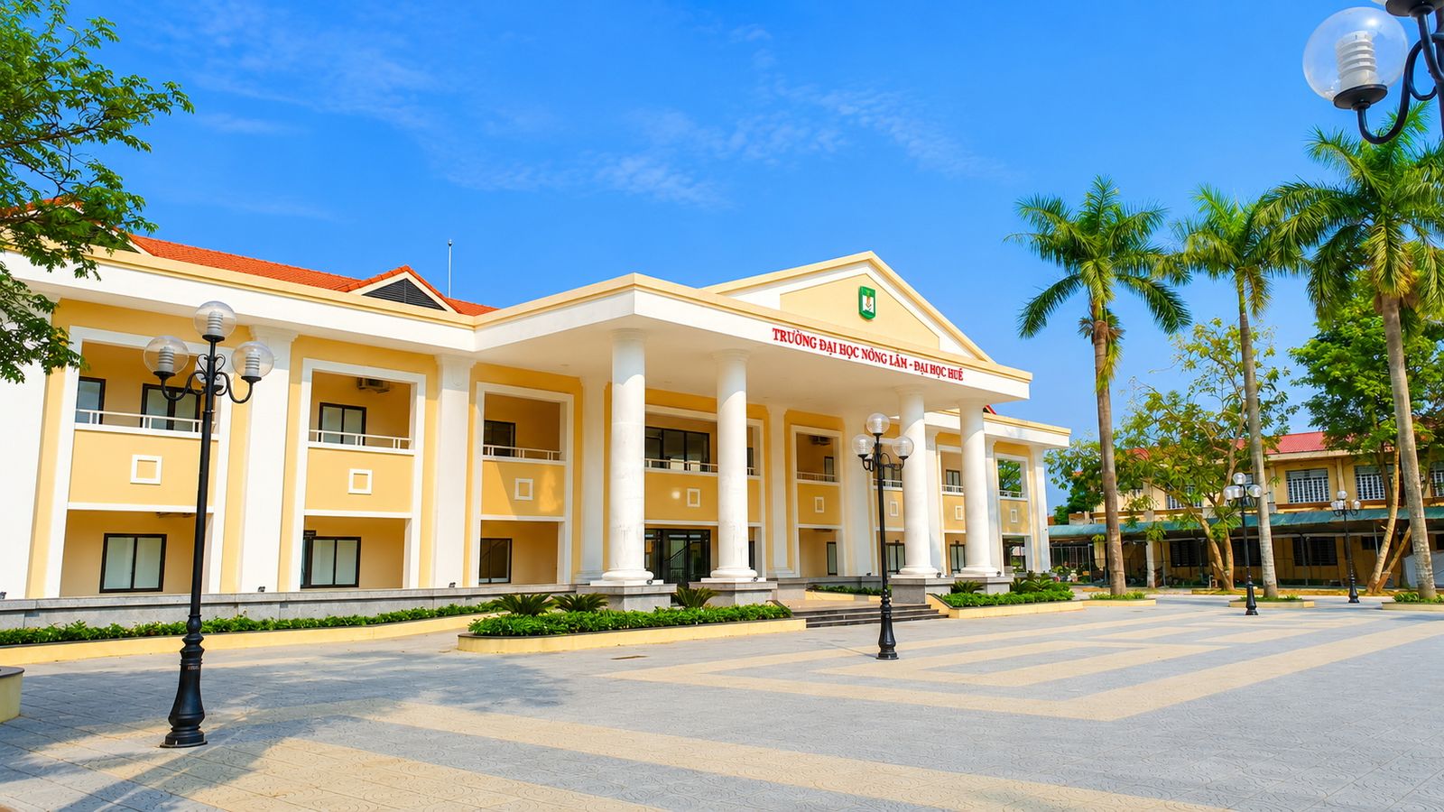 Nhà làm việc các Khoa & Bộ môn — Trường ĐH Nông Lâm, Đại học Huế